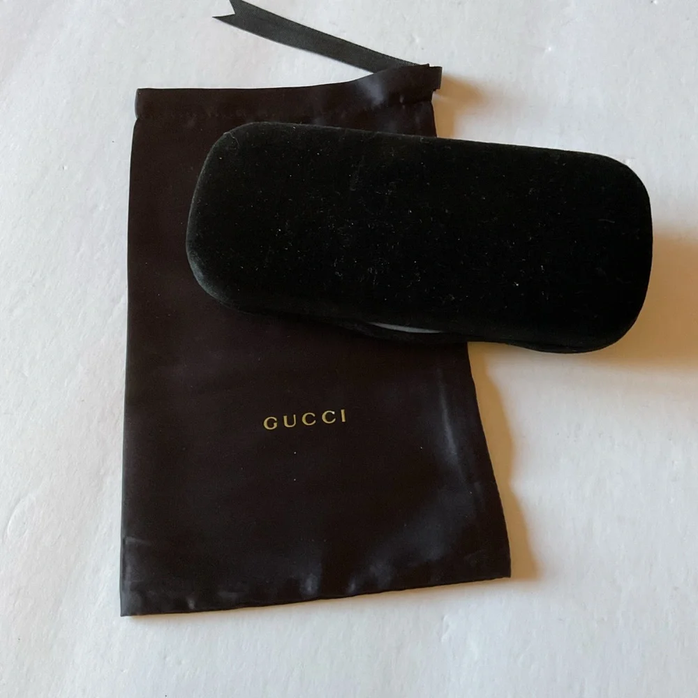 GUCCI BLACK VELVET COVERED SUNGLASSES CASE BLUE LINED GUCCI DRAWSTRING POUCH